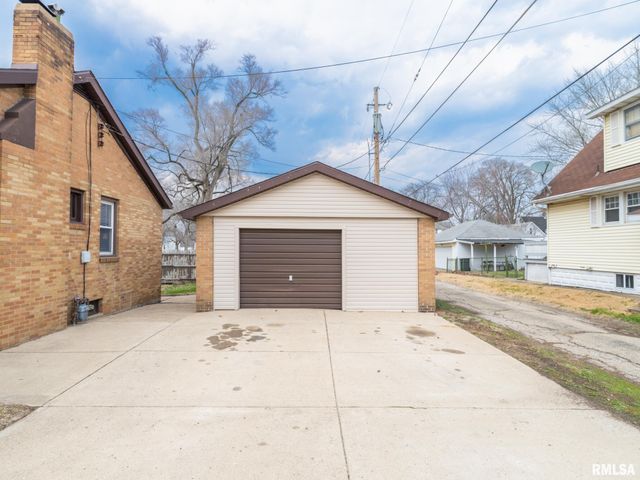 305 WASHINGTON Street, Pekin, IL 61554