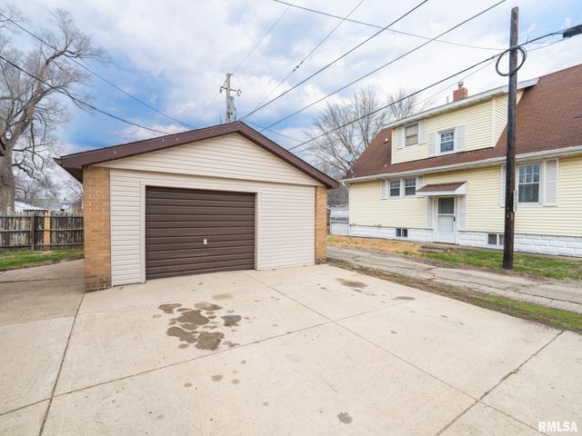 305 WASHINGTON Street, Pekin, IL 61554