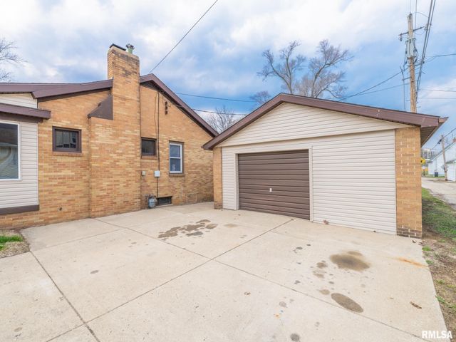 305 WASHINGTON Street, Pekin, IL 61554