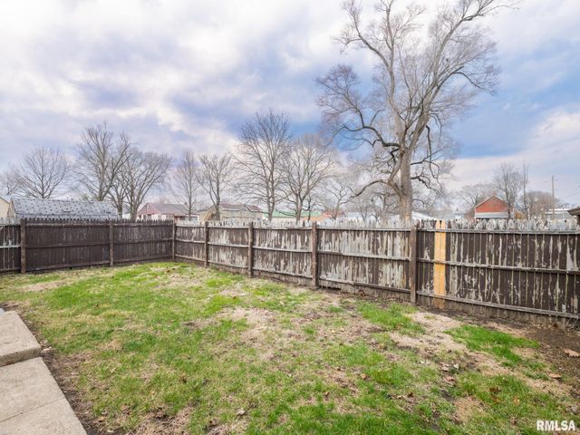 305 WASHINGTON Street, Pekin, IL 61554