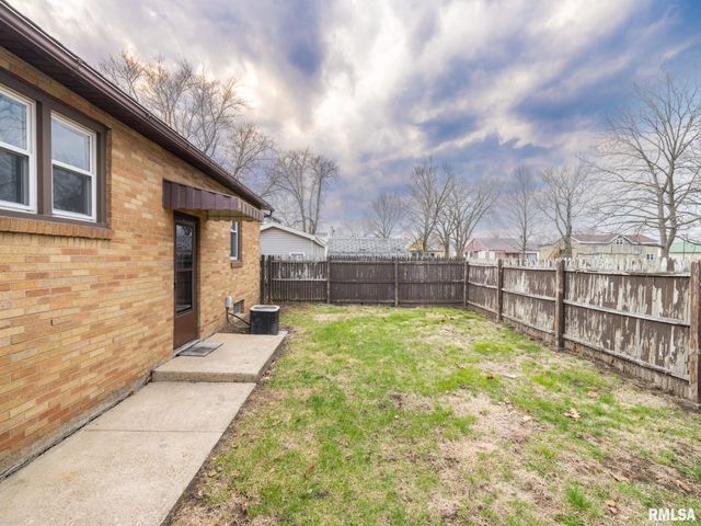 305 WASHINGTON Street, Pekin, IL 61554