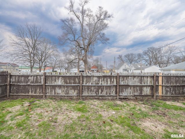 305 WASHINGTON Street, Pekin, IL 61554