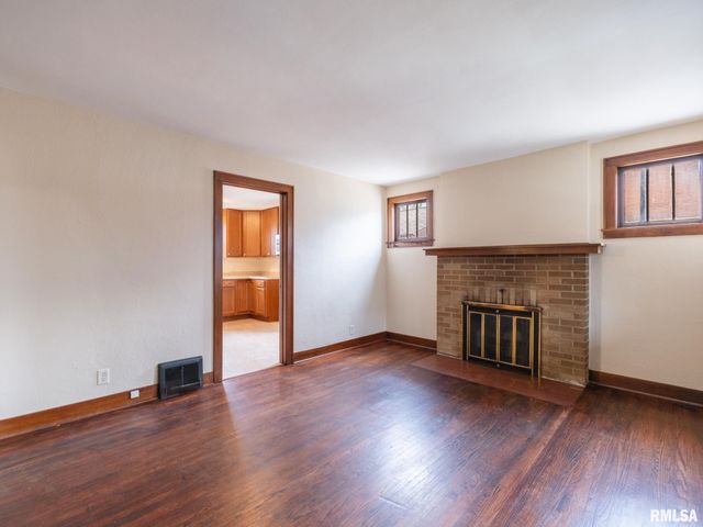 305 WASHINGTON Street, Pekin, IL 61554