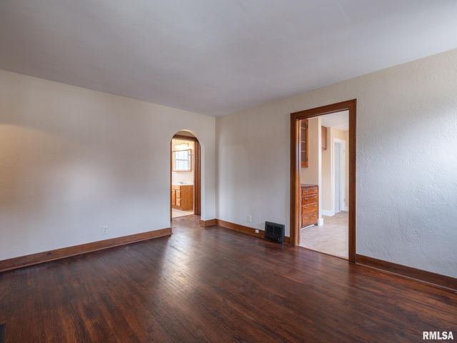 305 WASHINGTON Street, Pekin, IL 61554