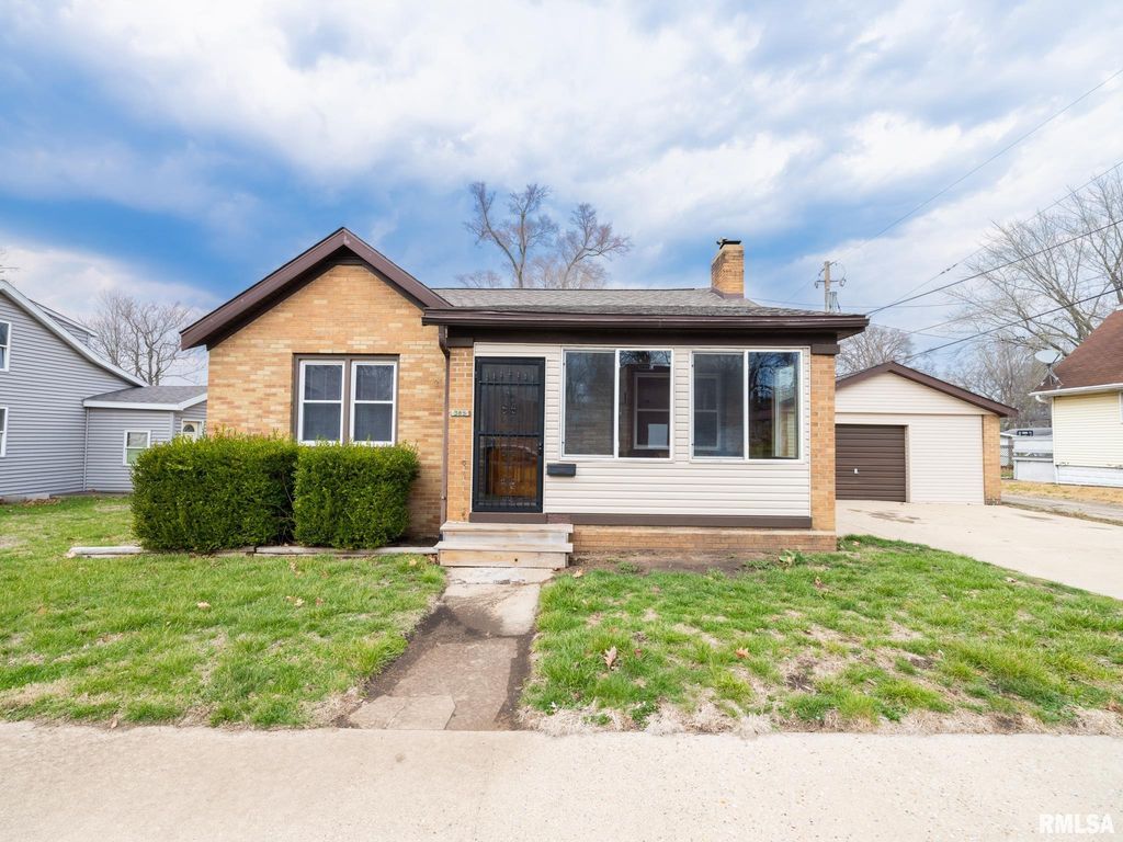 305 WASHINGTON Street, Pekin, IL 61554