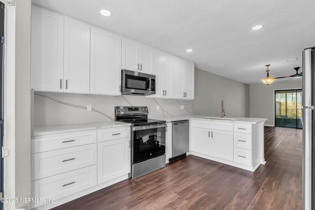 5556 CABOT Drive N, Jacksonville, FL 32244