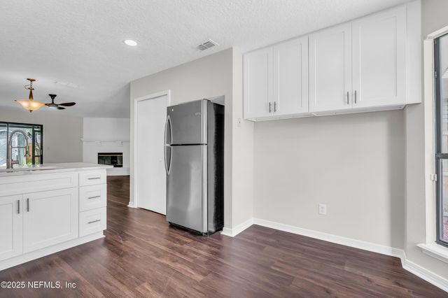 5556 CABOT Drive N, Jacksonville, FL 32244