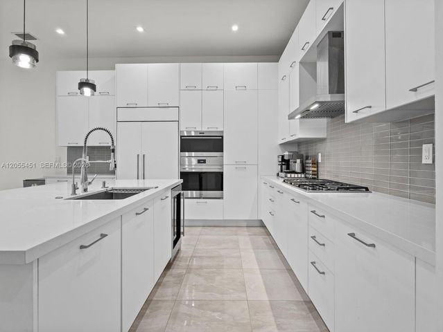 8143 NW 47th Terrace, Doral, FL 33166