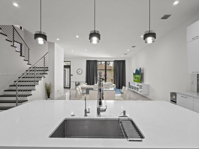 8143 NW 47th Terrace, Doral, FL 33166