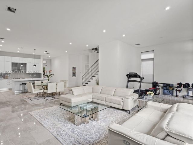 8143 NW 47th Terrace, Doral, FL 33166