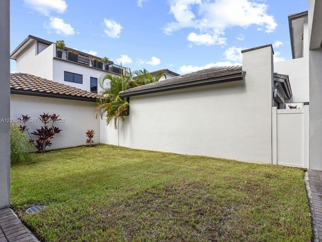 8143 NW 47th Terrace, Doral, FL 33166
