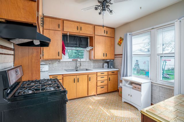 414 45th Street, Moline, IL 61265