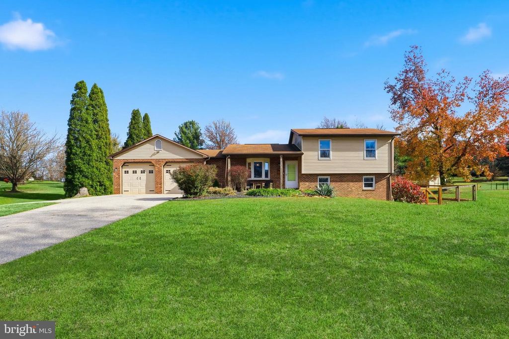 985 DIETZ RD, York, PA 17402