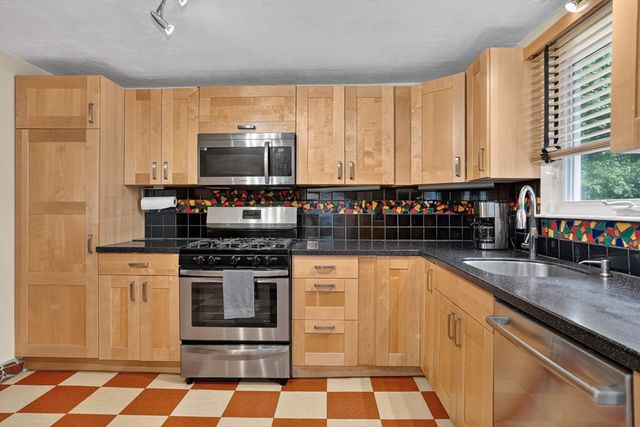 23 Laurel Dr., Hudson, MA 01749