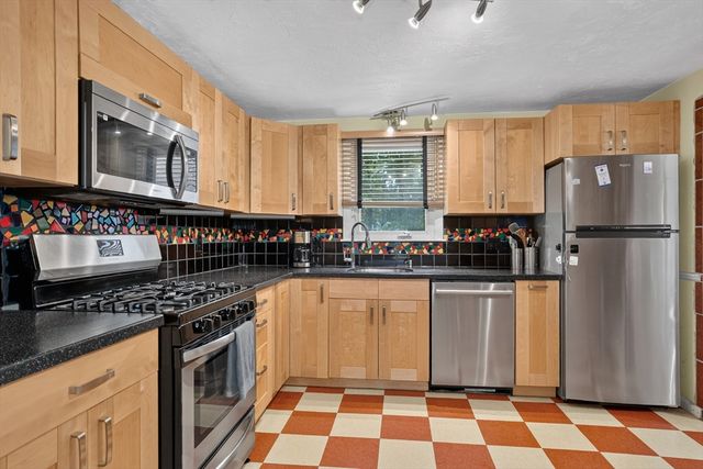 23 Laurel Dr., Hudson, MA 01749