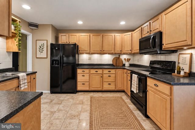 7408 BULL RUN DR, Centreville, VA 20121
