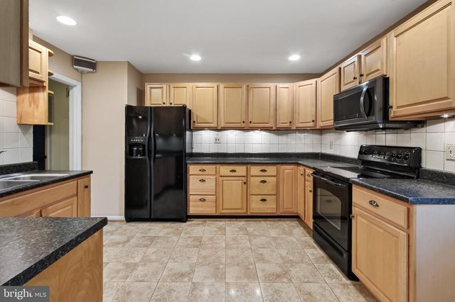 7408 BULL RUN DR, Centreville, VA 20121