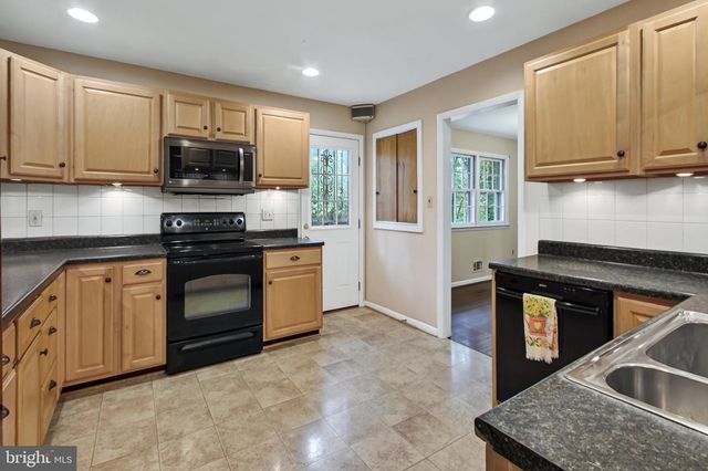 7408 BULL RUN DR, Centreville, VA 20121