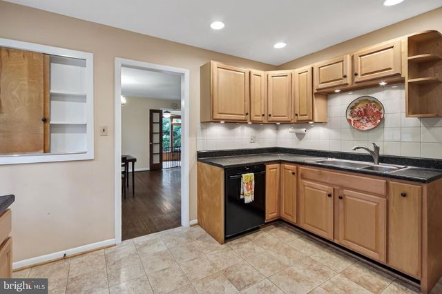7408 BULL RUN DR, Centreville, VA 20121