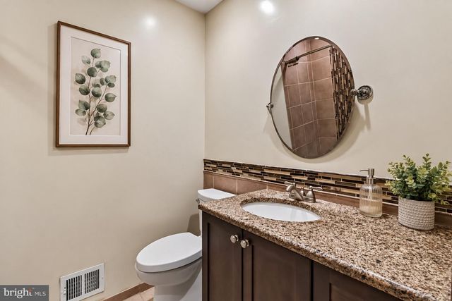 7408 BULL RUN DR, Centreville, VA 20121