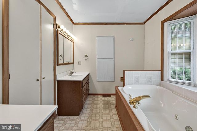 7408 BULL RUN DR, Centreville, VA 20121
