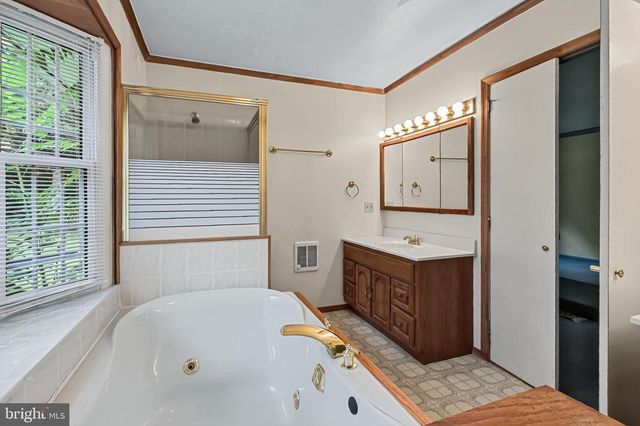 7408 BULL RUN DR, Centreville, VA 20121