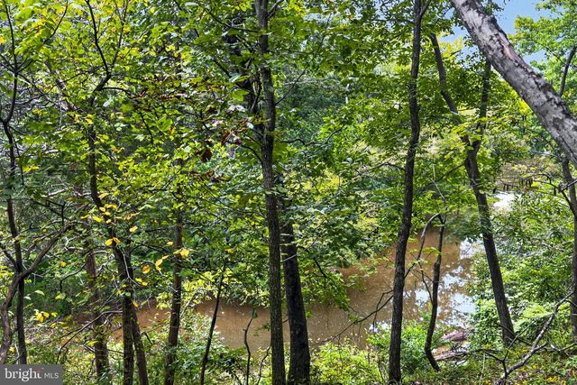 7408 BULL RUN DR, Centreville, VA 20121