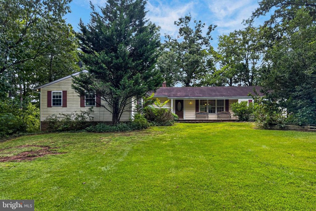 7408 BULL RUN DR, Centreville, VA 20121