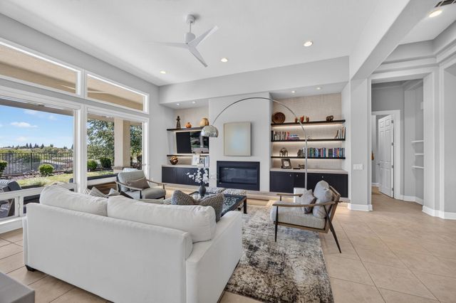 1853 Fallen Leaf Ln, Lincoln, CA 95648