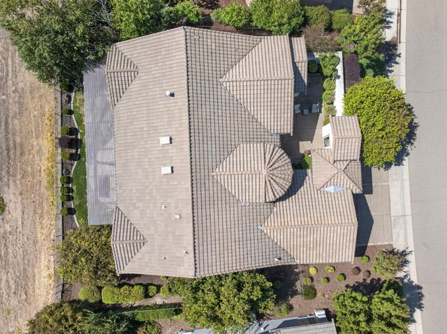 1853 Fallen Leaf Ln, Lincoln, CA 95648