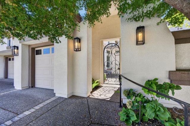 1853 Fallen Leaf Ln, Lincoln, CA 95648