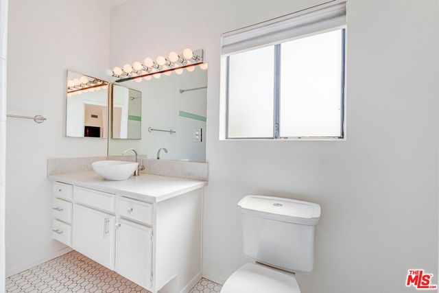 832 PALM Avenue 305, West Hollywood, CA 90069