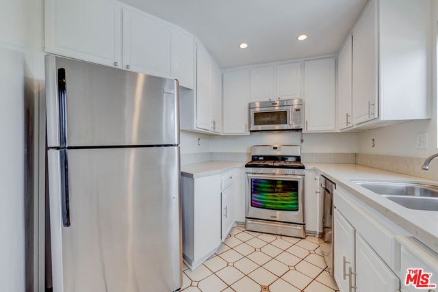 832 PALM Avenue 305, West Hollywood, CA 90069