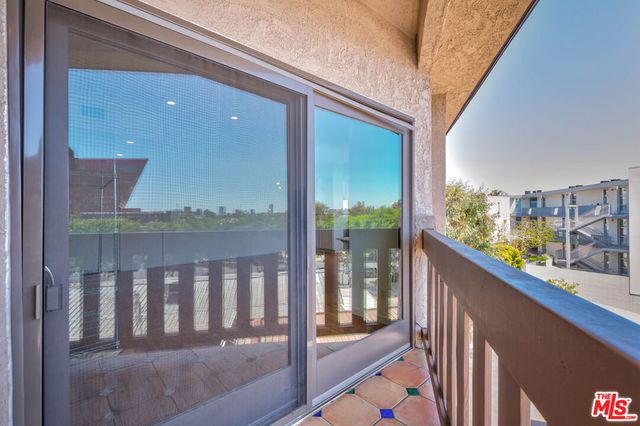 832 PALM Avenue 305, West Hollywood, CA 90069