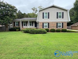 13003 Camelot Drive SE, Huntsville, AL 35803