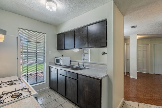 129 MEADOW DR, Converse, TX 78109