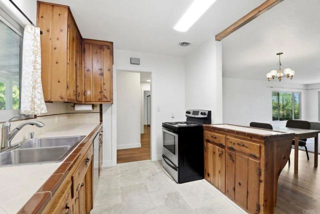 932 Stratford Drive, Encinitas, CA 92024