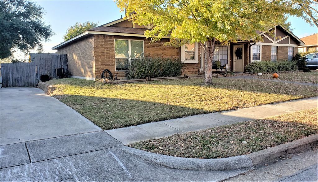 2925 Timothy Lane, Euless, TX 76039
