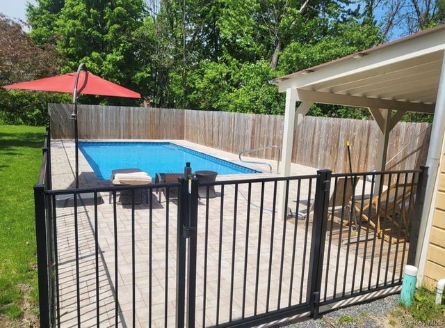 6455 Montgomery Street, Rhinebeck, NY 12572