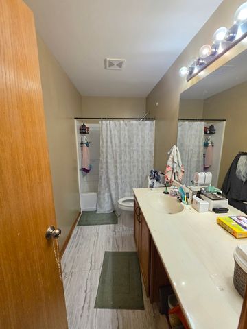 2400 Mark Avenue, Zion, IL 60099