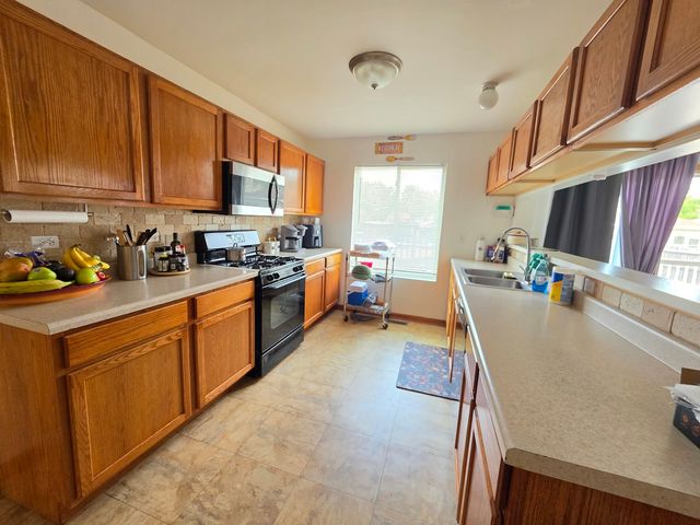 2400 Mark Avenue, Zion, IL 60099