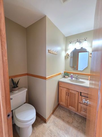2400 Mark Avenue, Zion, IL 60099