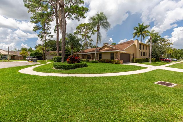 1123 Northumberland Court, Wellington, FL 33414