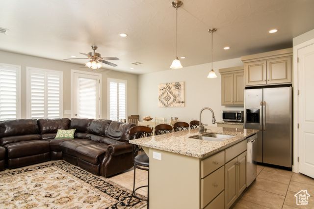 2094 N CORAL RIDGE DR, Washington, UT 84780