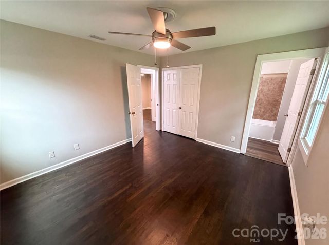 528 Kentbrook Drive, Charlotte, NC 28213