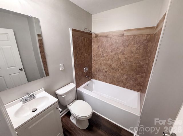 528 Kentbrook Drive, Charlotte, NC 28213