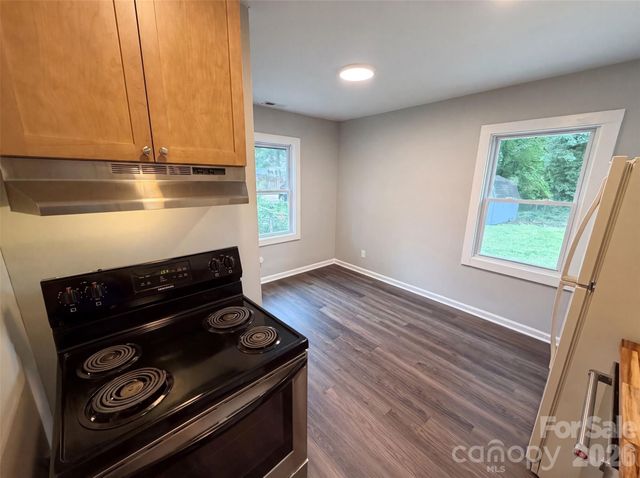 528 Kentbrook Drive, Charlotte, NC 28213