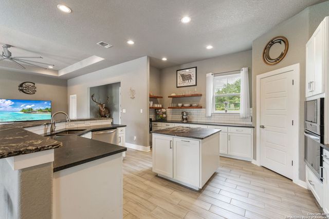 315 Log Cabin, Poteet, TX 78065