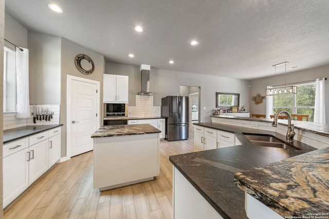 315 Log Cabin, Poteet, TX 78065