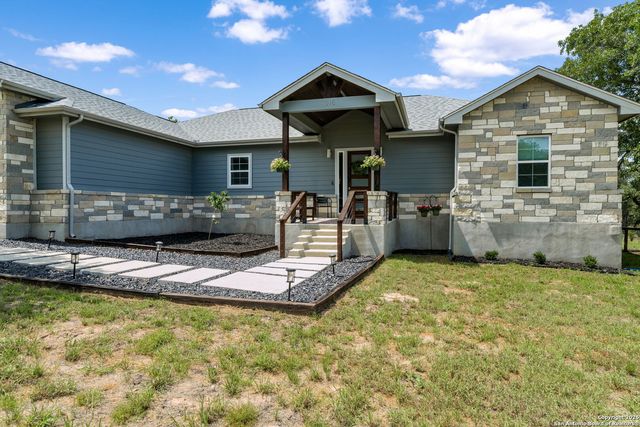 315 Log Cabin, Poteet, TX 78065